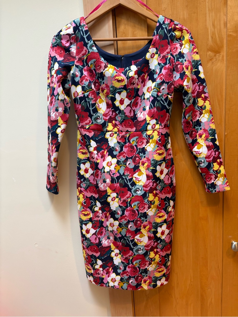 Betsey Johnson size 2 Floral Navy Long Sleeve Sheath Dress